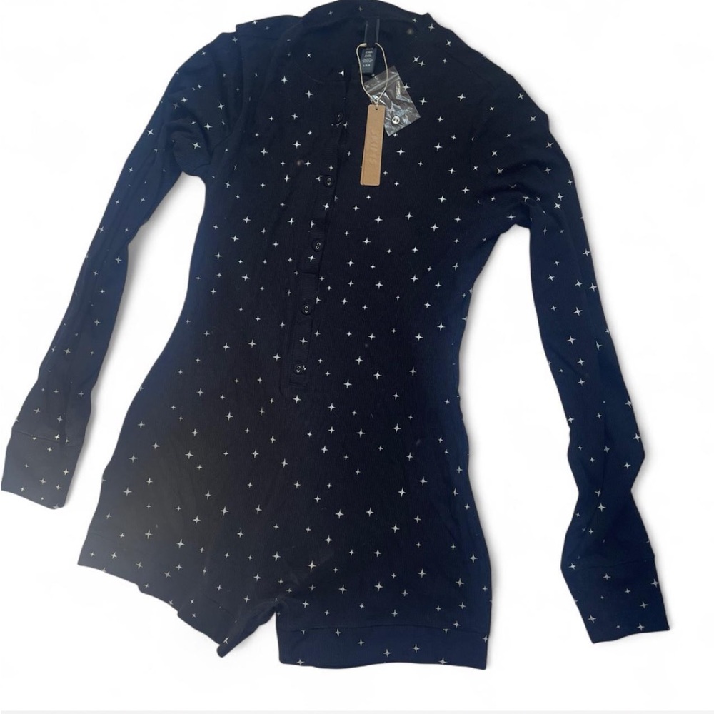 SKIMS Black Starry Long Sleeve Pajama Romper - Picture 5 of 8